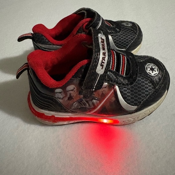 Vintage Kids Star Wars Black and Red Light Up Lightsaber Sneakers Size 5 - Picture 2 of 6